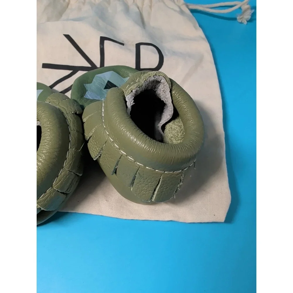 Freshly Picked‎ Wolf Leather Moccasins Baby Size 1 Green